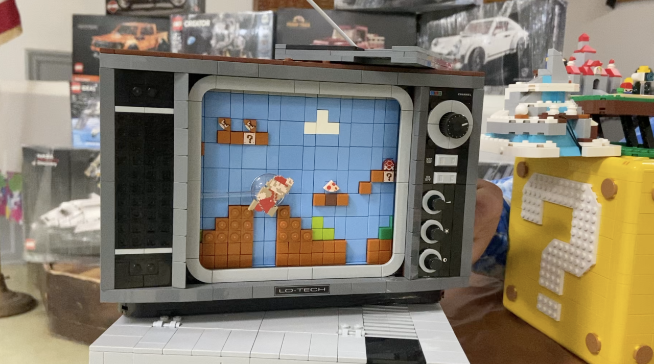 Old television LEGO set