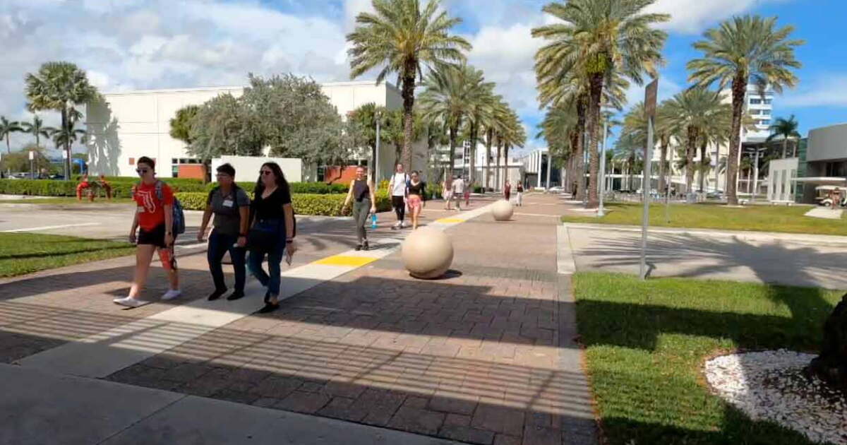 Florida votes to approve new CLT college entrance exam - Vimarsana News