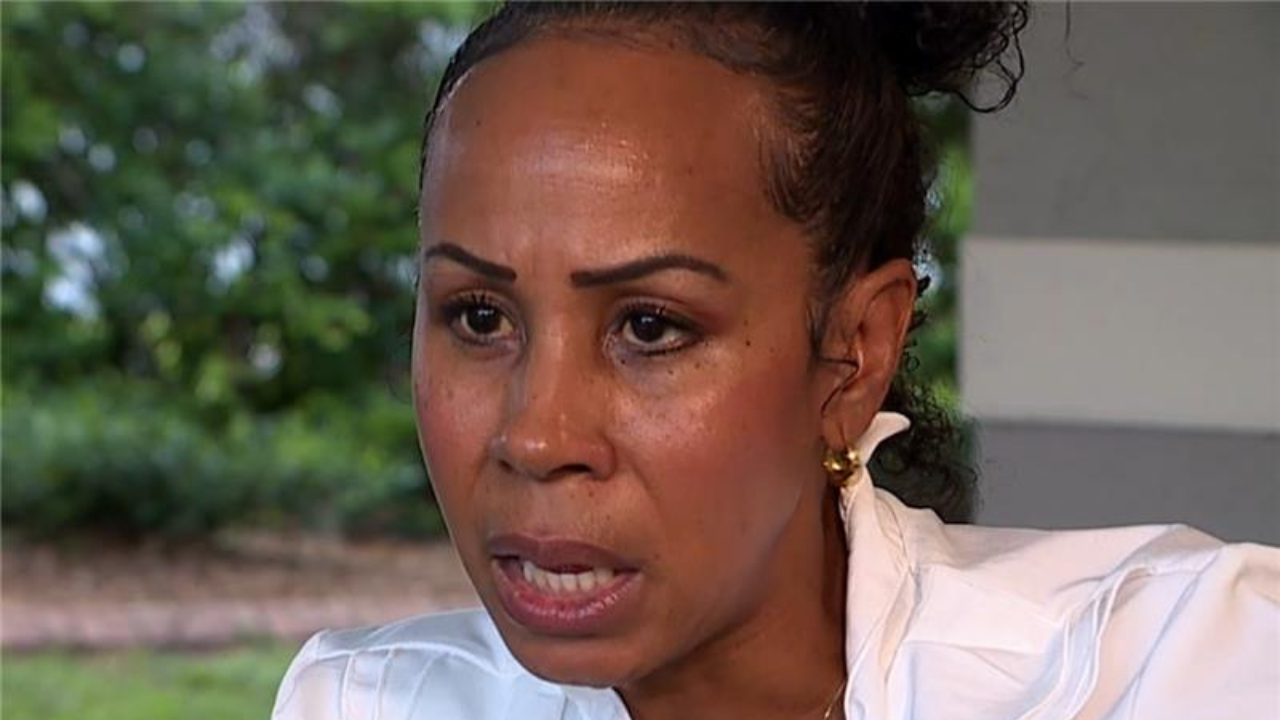 Shonia Cruz Munoz faced a foreclosure lawsuit over her home's paint job