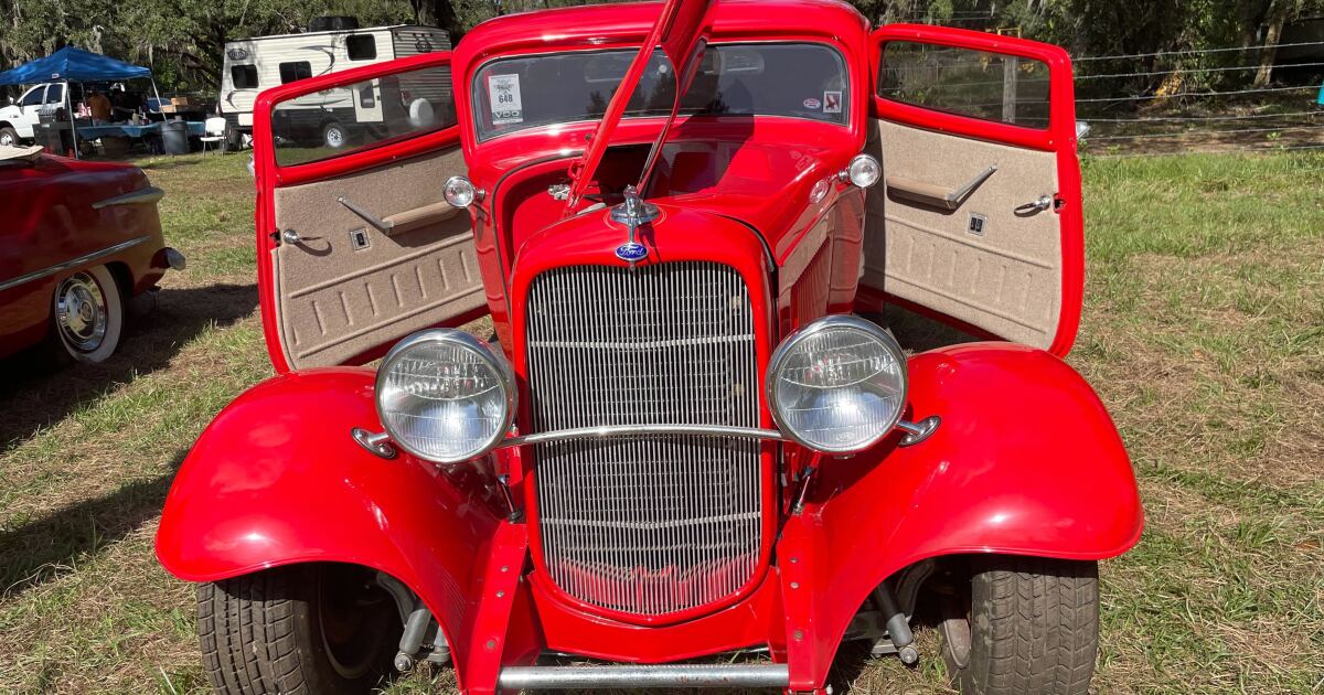 Family of Tampa car collector will auction dozens of his classic cars