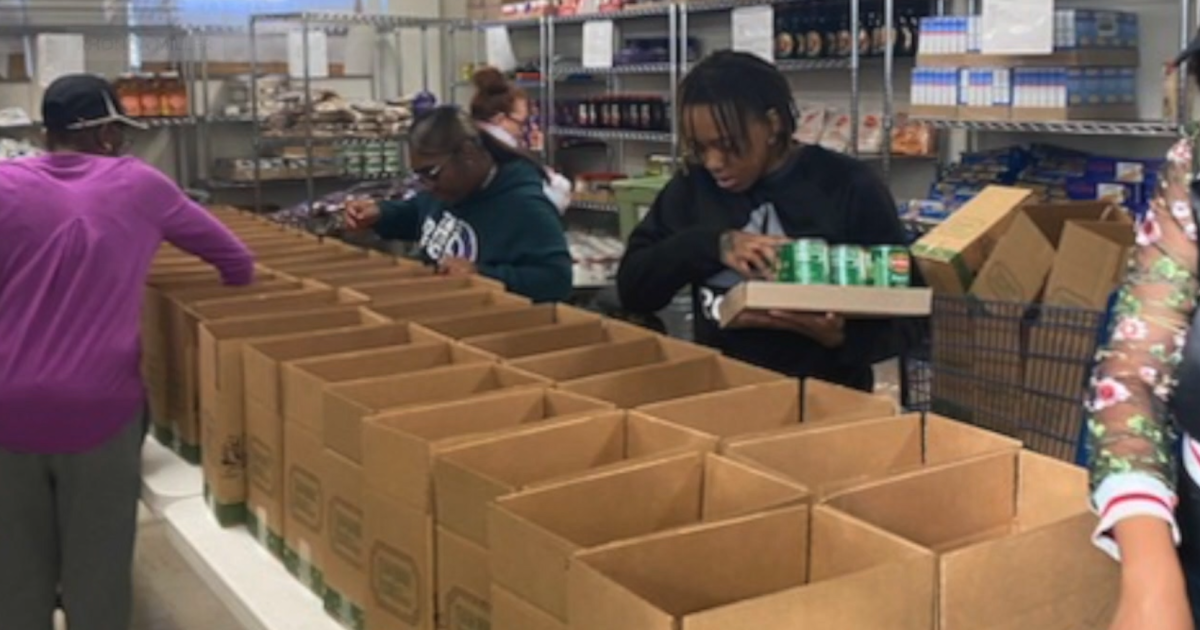 UAW members in Tri-State working food pantries, picket lines as strike continues - Vimarsana News