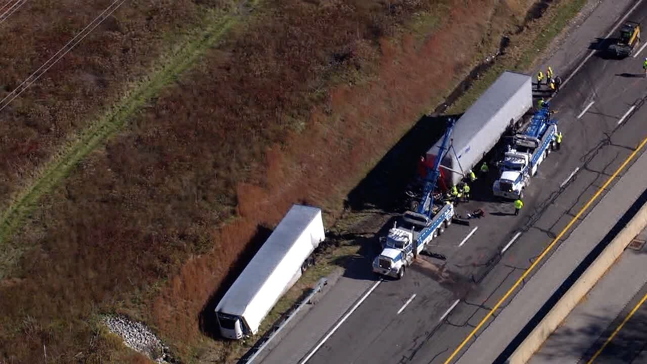 Turnpike overturned truck 4.jpg