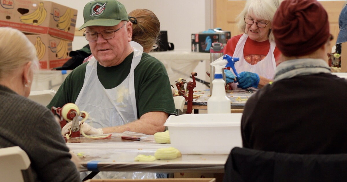 Volunteers prep for the return of the Apple Day in Hamilton - Vimarsana News