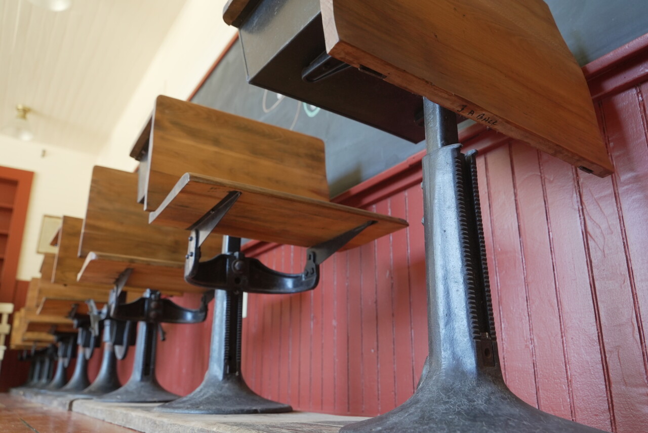 desks