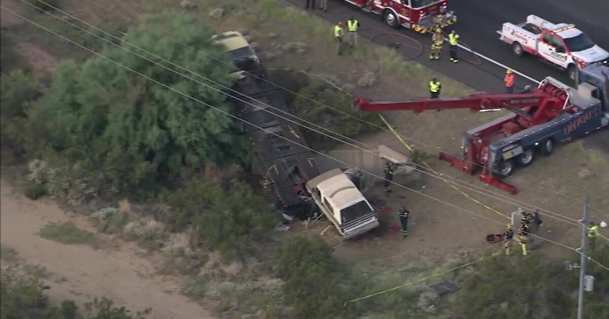 DPS: 1 dead in crash involving car hauler on I-17