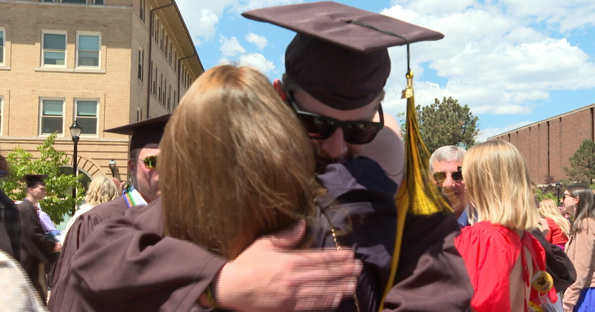 Liz Cheney speaks to Colorado College graduates at class of 2023 commencement - Vimarsana News
