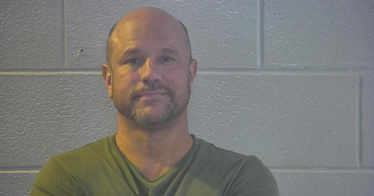 Man charged with murder after attempting to flee scene in Pulaski County