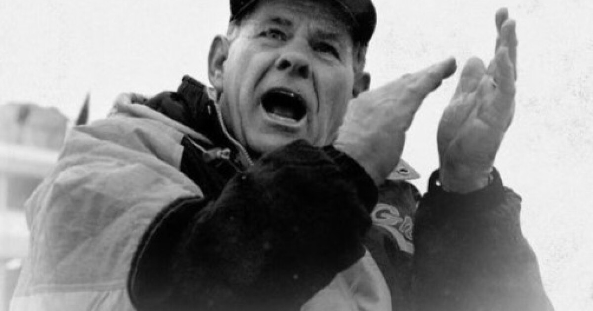 Montana's Bobby Hauck, Kent Haslam among many remembering late coach Don Read - Vimarsana News