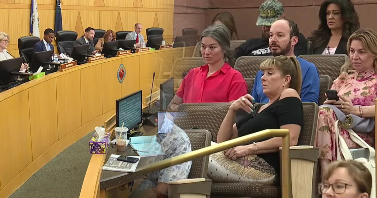 Short-term rental owners speak out at Clark County meeting as commissioners weigh proposal