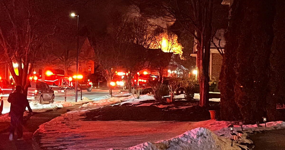 Crews fight early morning Lexington house fire