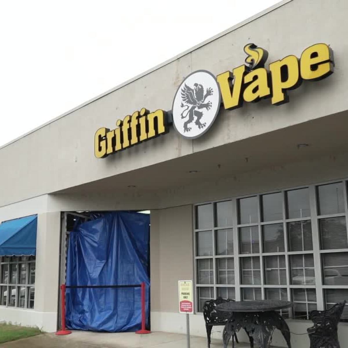 SCENE VIDEO: Vehicle crashes through vape shop window in overnight break-in, Crime Insider sources say SCENE VIDEO: Vehicle crashes through vape shop window in overnight break-in, Crime Insider sources say