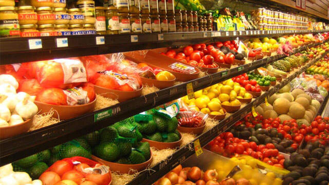 Which grocery stores are open, closed on Thanksgiving?