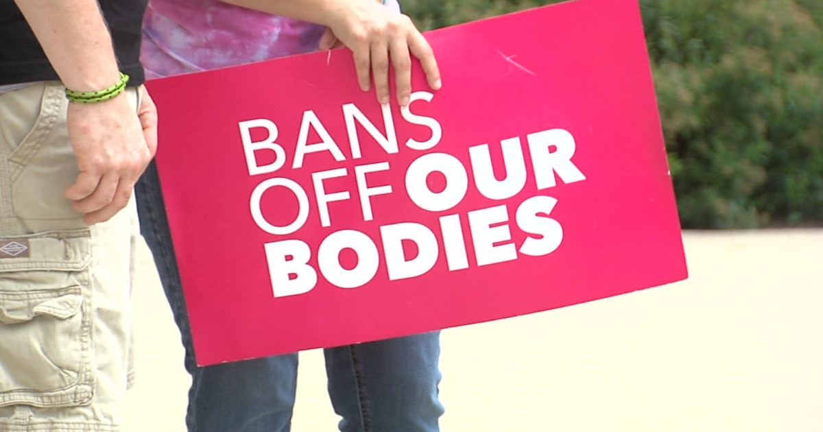 Abortion rights supporters rally outside Indiana statehouse - Vimarsana News
