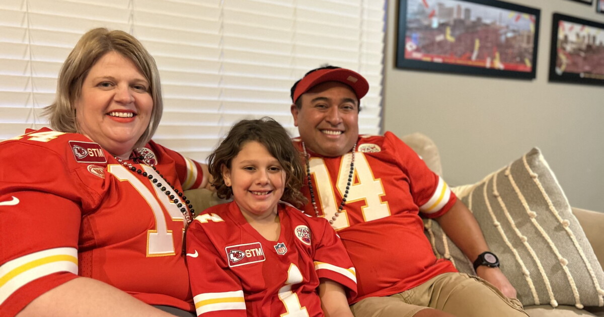 North Kansas City couple share their Chiefs love story - Vimarsana News