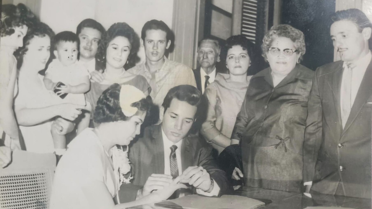 Roberto Pizano family.png