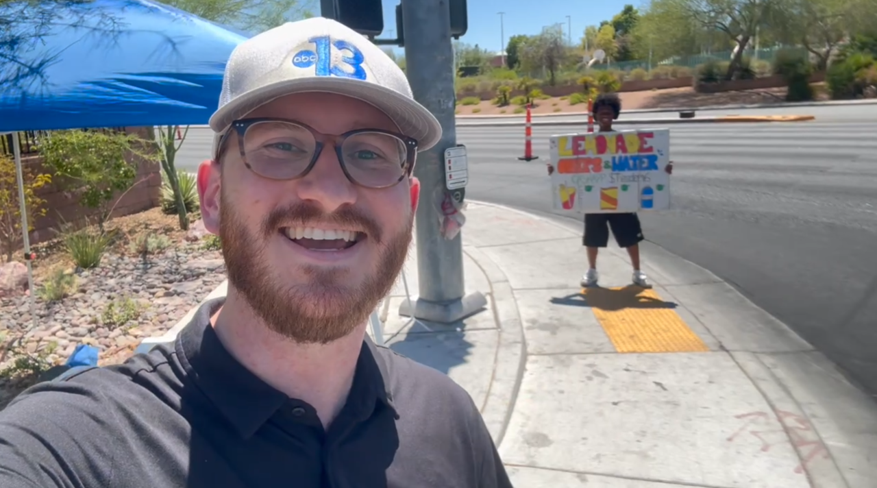 Northwest Las Vegas teen's lemonade stand gets big boost from neighbors, online community