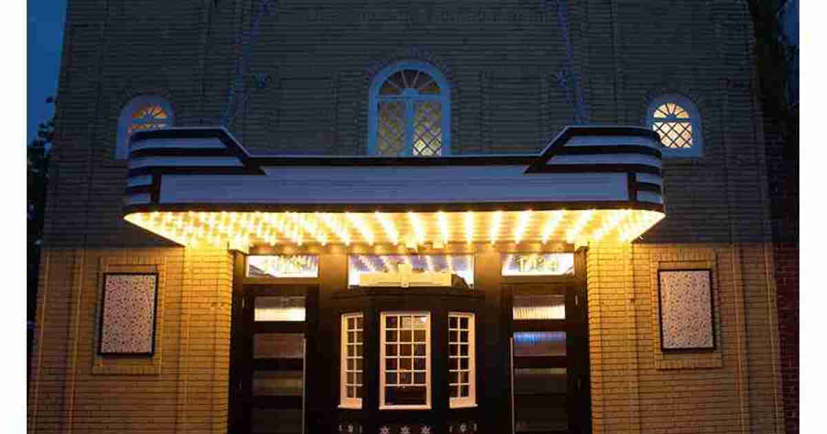 The reborn Pioneer Theater opens in Manteo - Vimarsana News