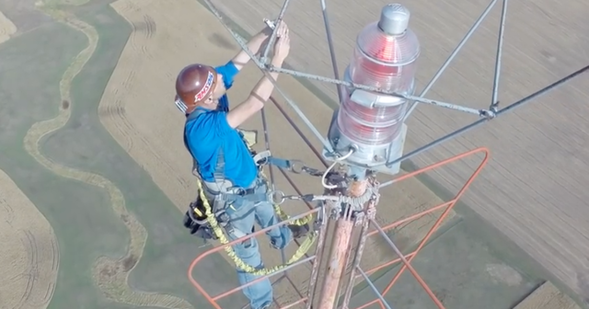 WATCH Who Changes Lightbulbs Atop TV Towers watch-who-changes-lightbulbs-atop-tv-towers