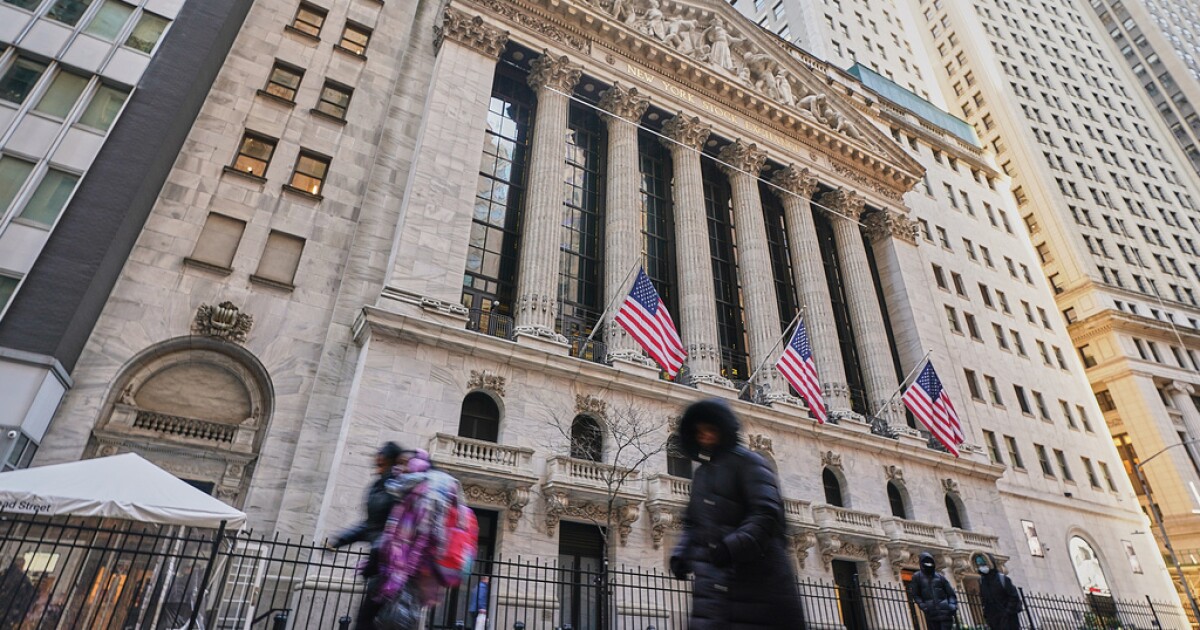 Stocks in US, Europe sink as Trump threatens tariffs on NATO members