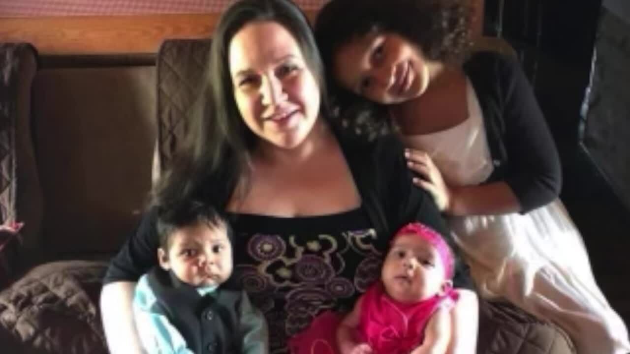 JoAnna Cottle and her three children, 13-year-old Kaelyn Parson, and 4-year-old twins Kinsey and Jayson Cottle.