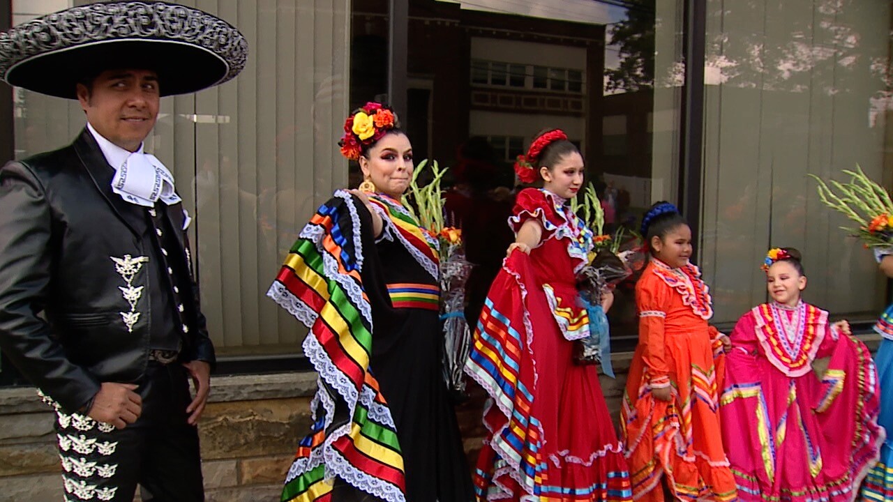 hola groundbreaking 2.jpg