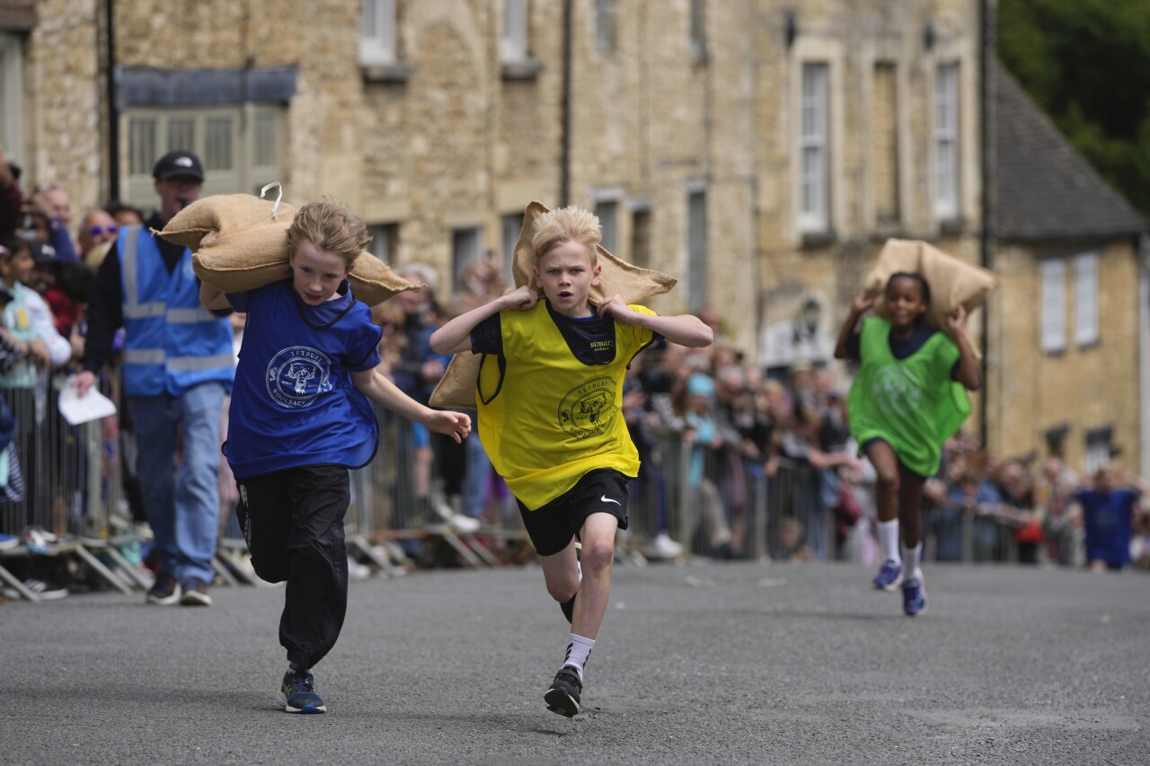 Britain Woolsack Races