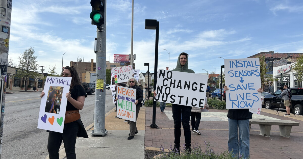 Protest in Westport as KCFD driver behind deadly fire truck crash returns to job