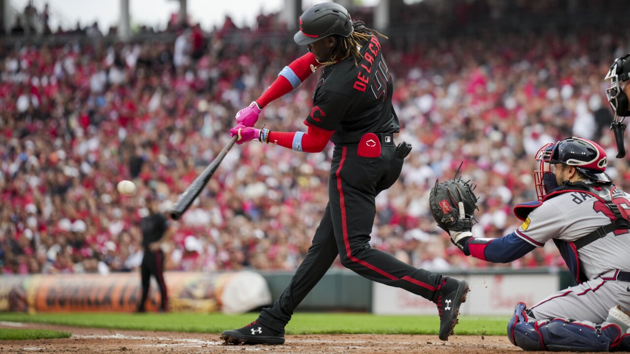 Reds' Elly De La Cruz hits for cycle in Cincinnati's 12th straight win