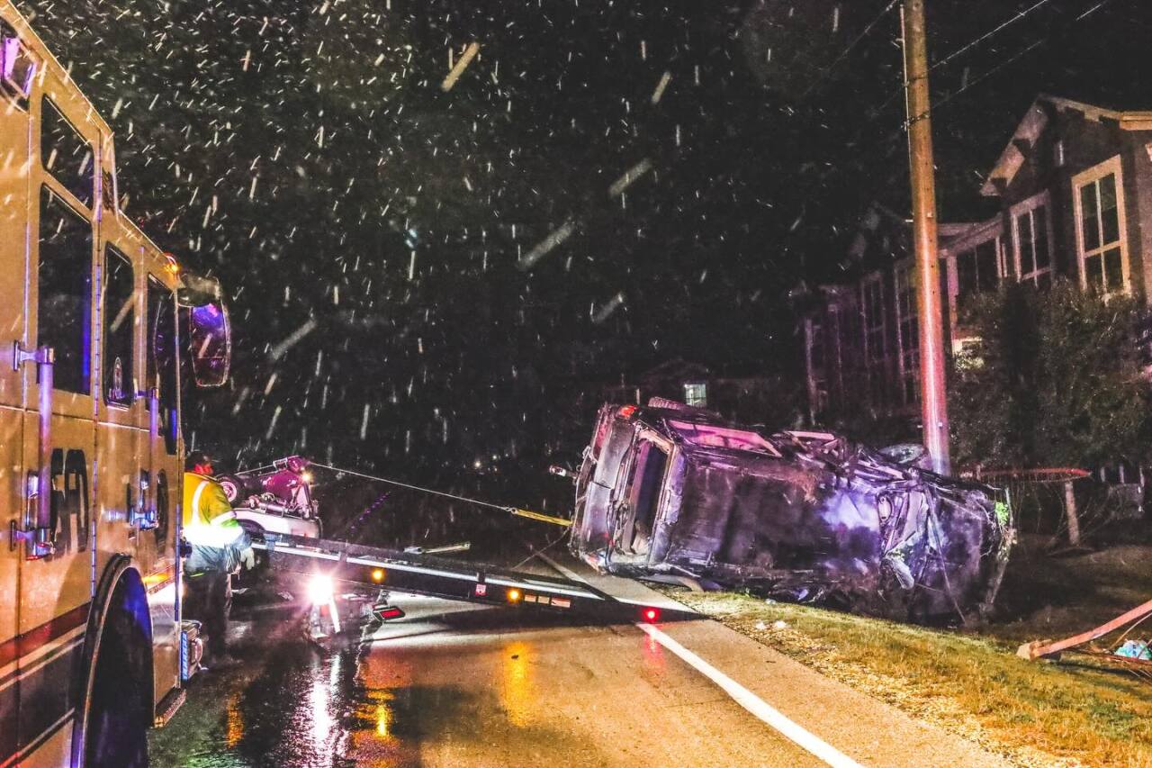 Icy roads cause car crashes in College Station as freezing weather hits Central Texas