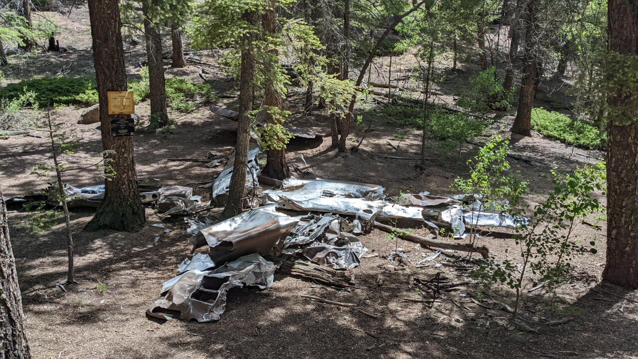 Crashed aircraft after disaster on snowy land under sky · Free