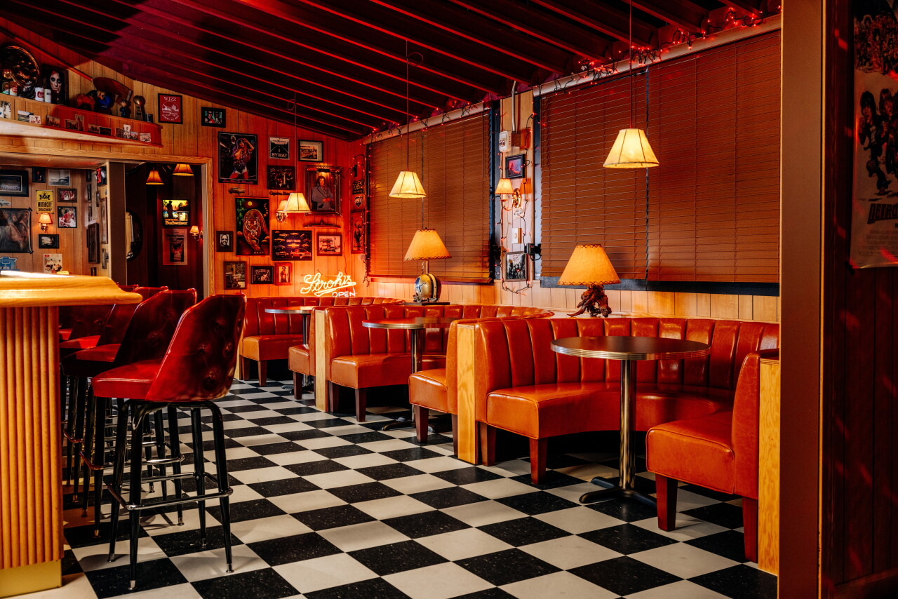 Ray_sHometownBar_Detroit_1.jpg