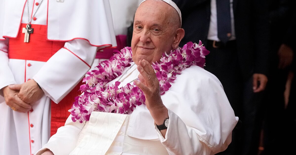Pope Francis slams both US presidential candidates over what he calls anti-life policies