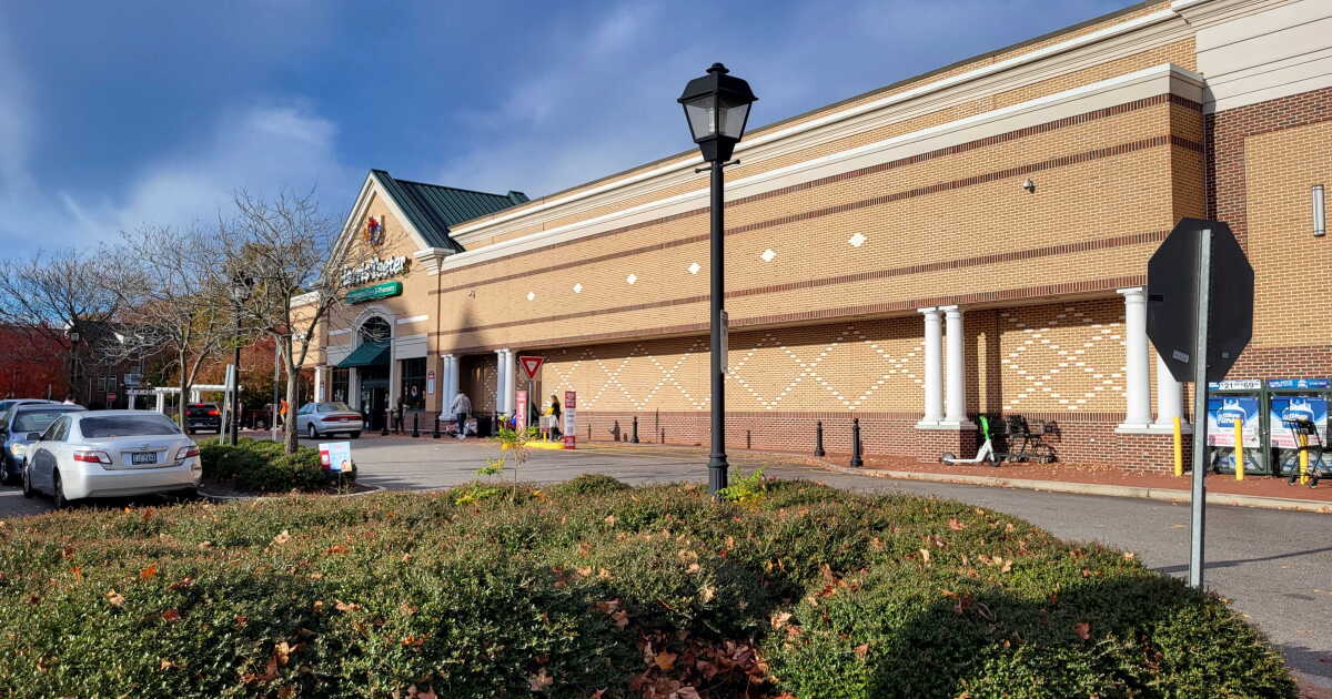 Officer charged with child abuse in Norfolk Harris Teeter 'incident': Police - Vimarsana News