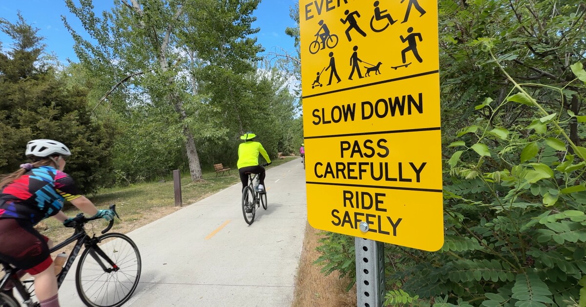 Garden City “On your left”: Leaders encourage courtesy on crowded Greenbelt path Allie Triepke