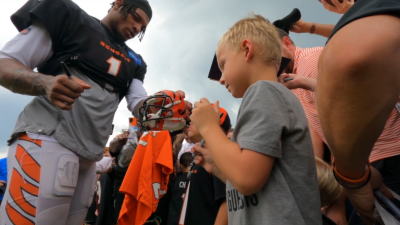Ja'Marr Chase signs for kids