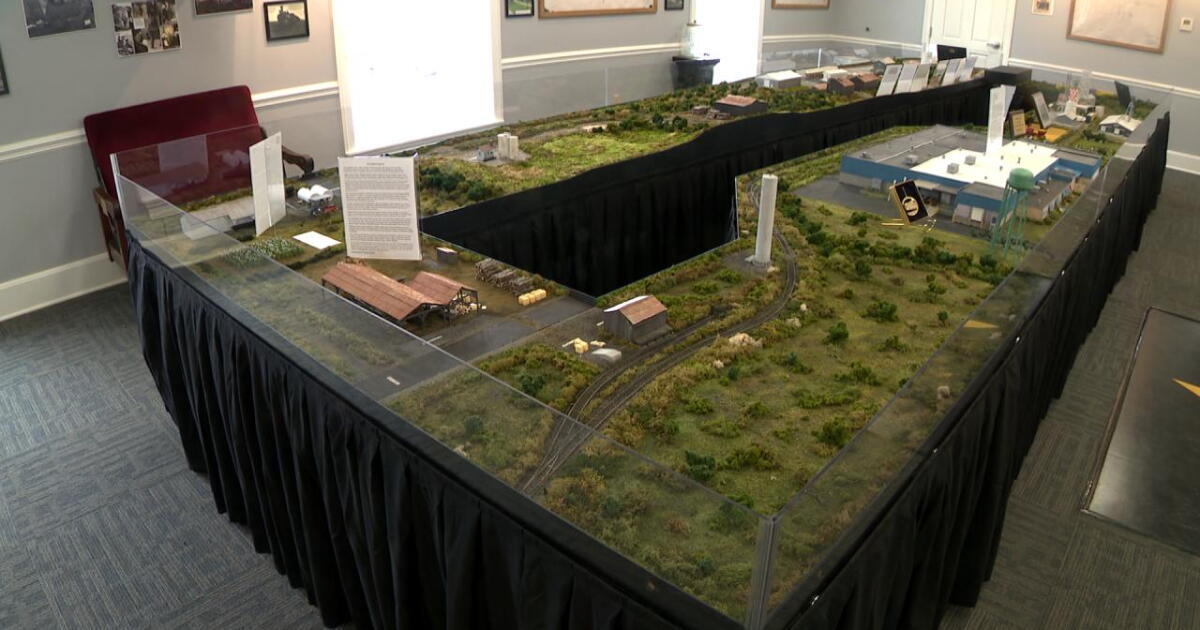 Two men build miniature recreation of Cadiz history - Vimarsana News