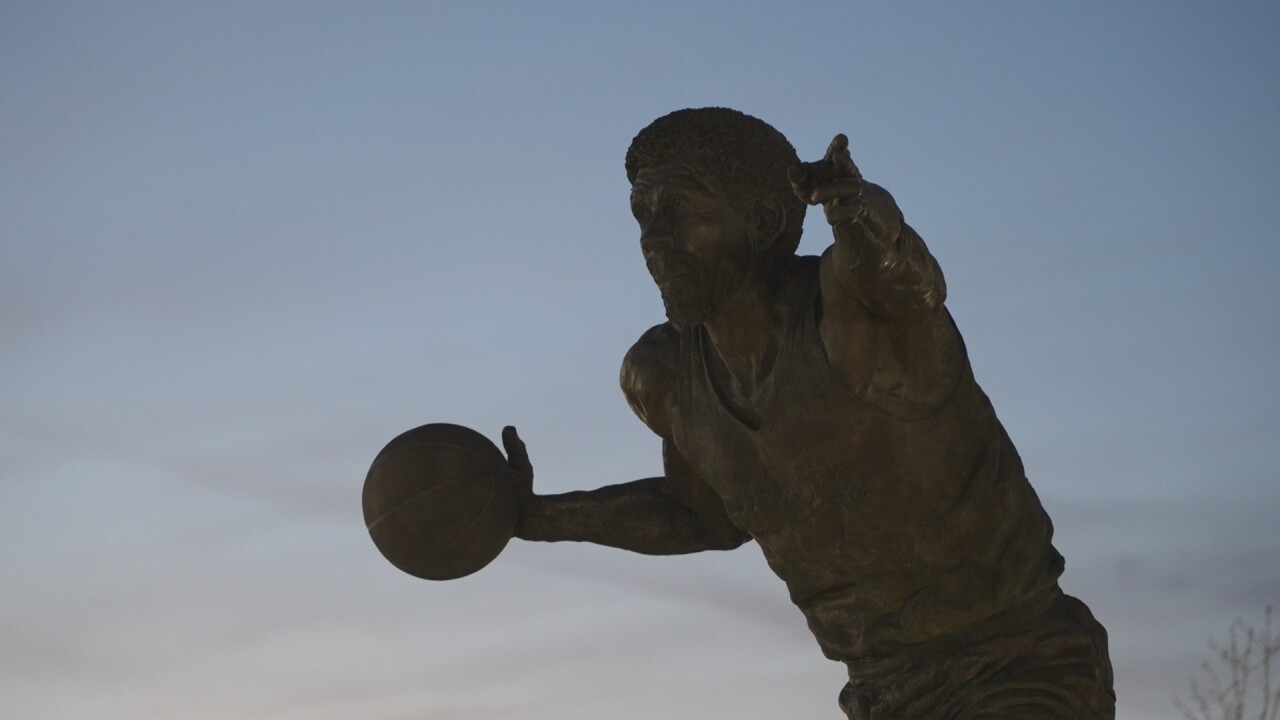 Magic Johnson Statue