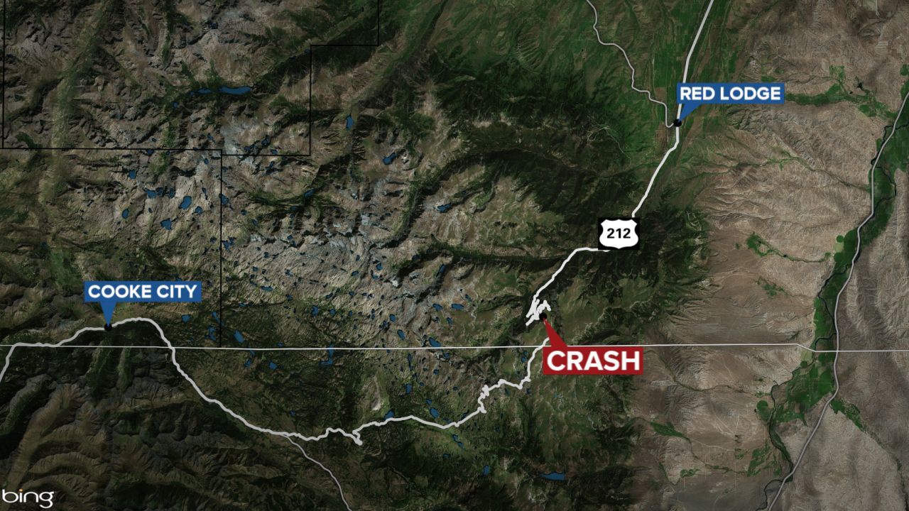 1 person dead, 4 injured in crash involving three motorcycles
