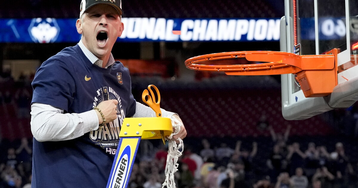 UConn coach Dan Hurley re-signs with Huskies after turning down Lakers job