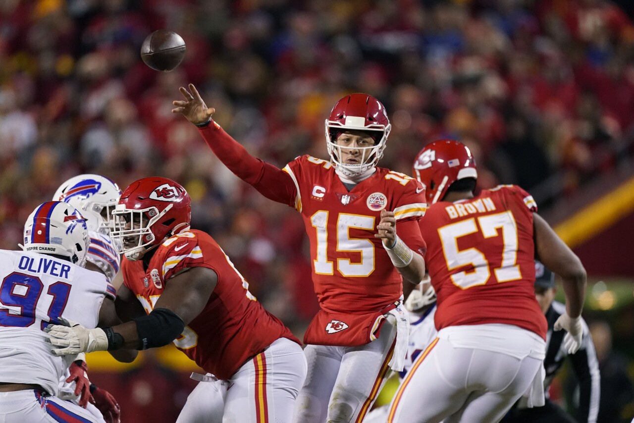 Kansas City Chiefs QB Patrick Mahomes throws pass vs. Buffalo Bills in OT of divisional playoff game vs. Buffalo Bills, Jan. 23, 2022