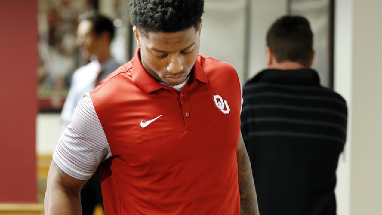 Oklahoma football player Joe Mixon gives tearful apology for punching female student