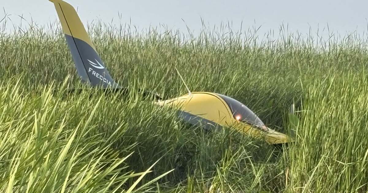 Pilot unharmed after small plane crashes on way to EAA Airventure