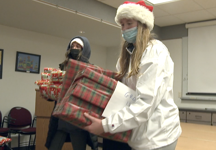 Hudsonville girls basketball delivers presents to those in need