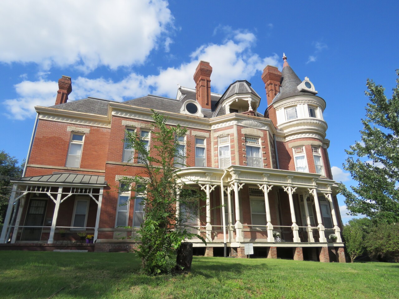 1889 McInteer Villa.jpg