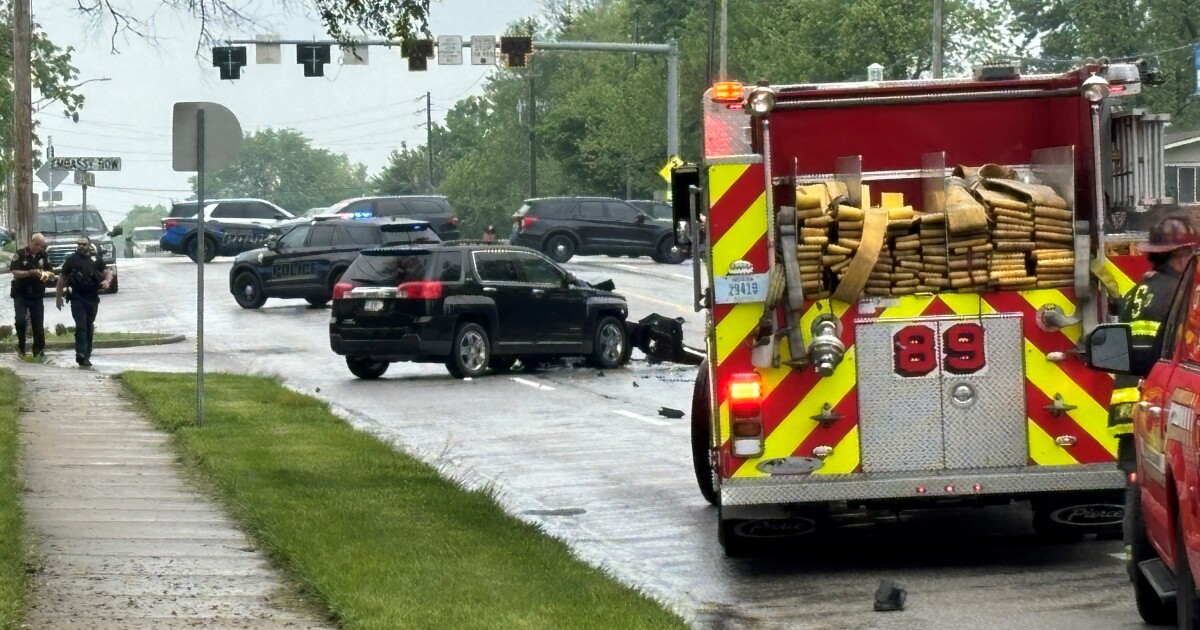 Crash in Speedway near Crawfordsville Road leaves 1 dead