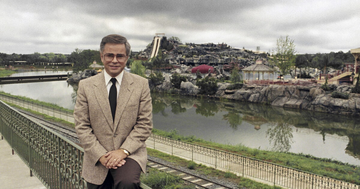 Jim Bakker, influential TV evangelist and PTL founder, dies at 86
