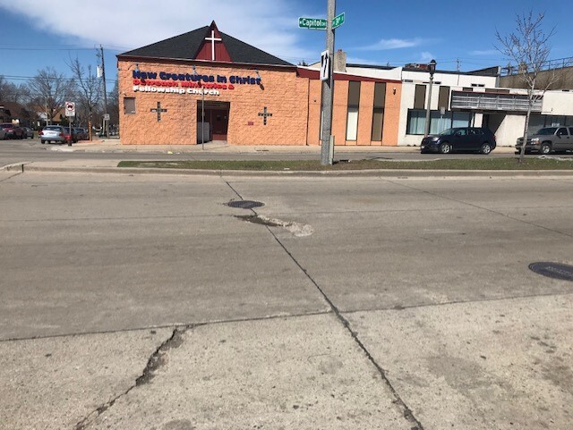 Potholes damaging cars in Milwaukee