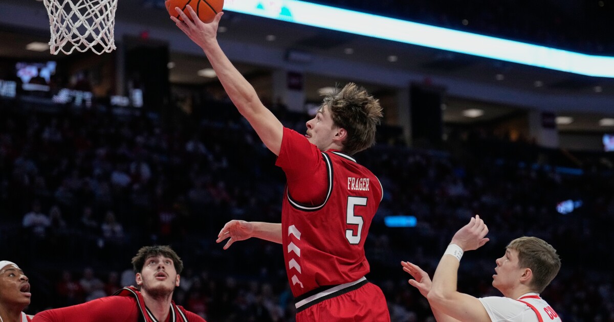 STILL PERFECT! #10 Nebraska men's basketball beats Ohio State on road