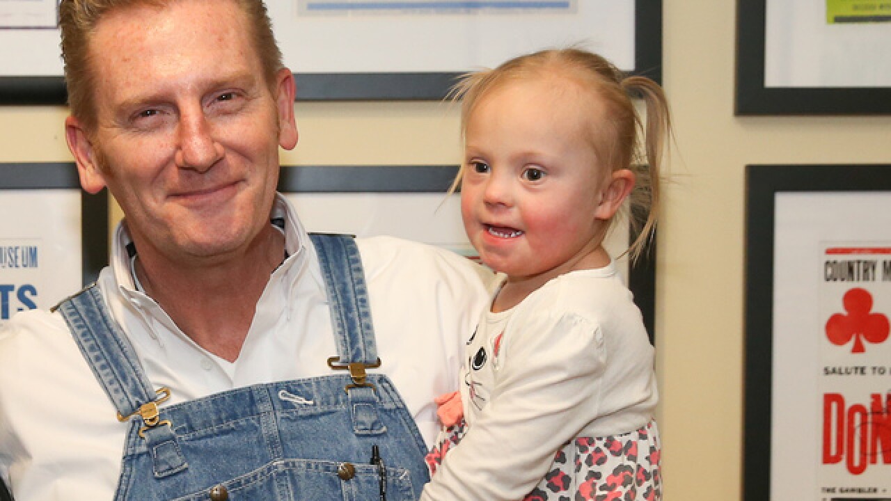 Rory Feek Posts Heartbreaking Photo Of Daughter Watching Late