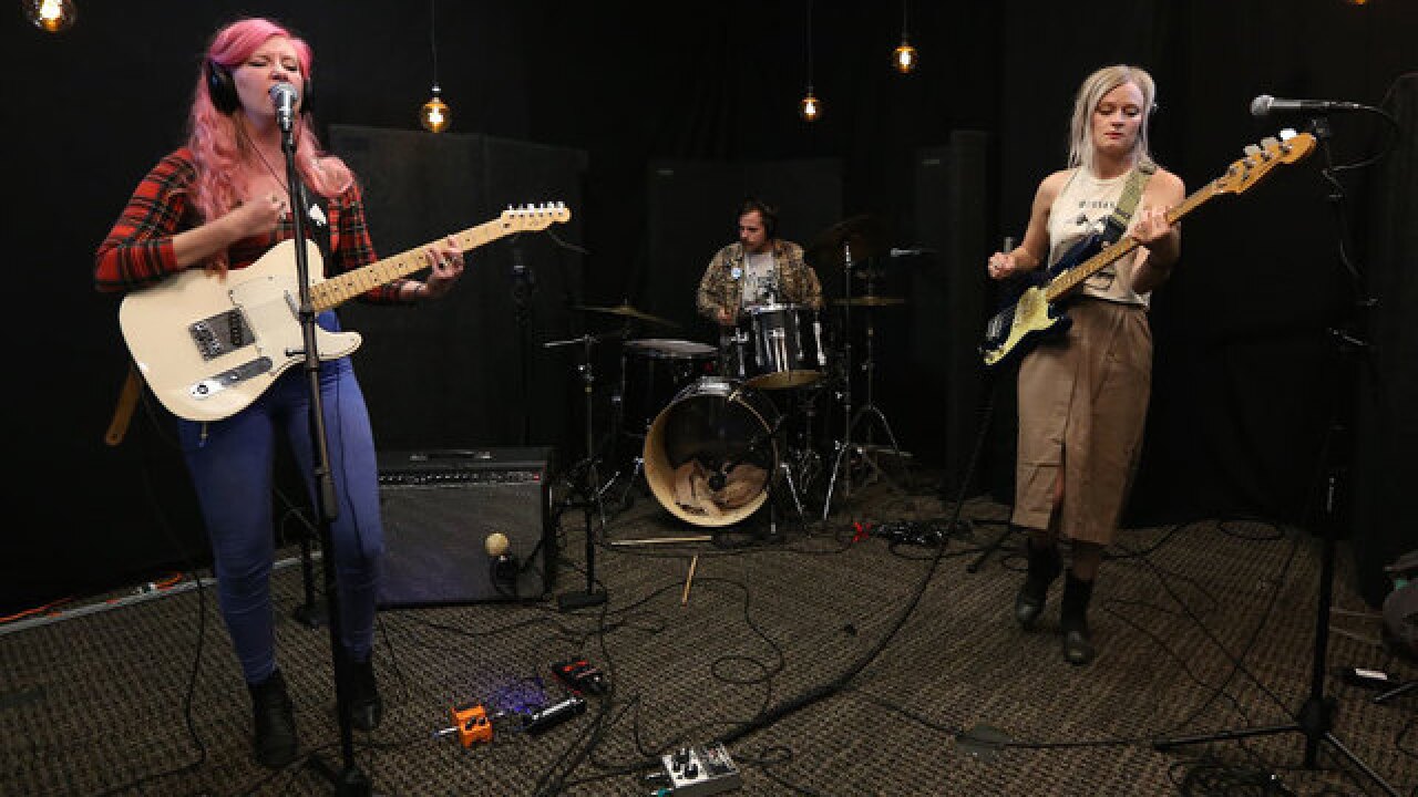 Leggy drops by WCPO for live performance